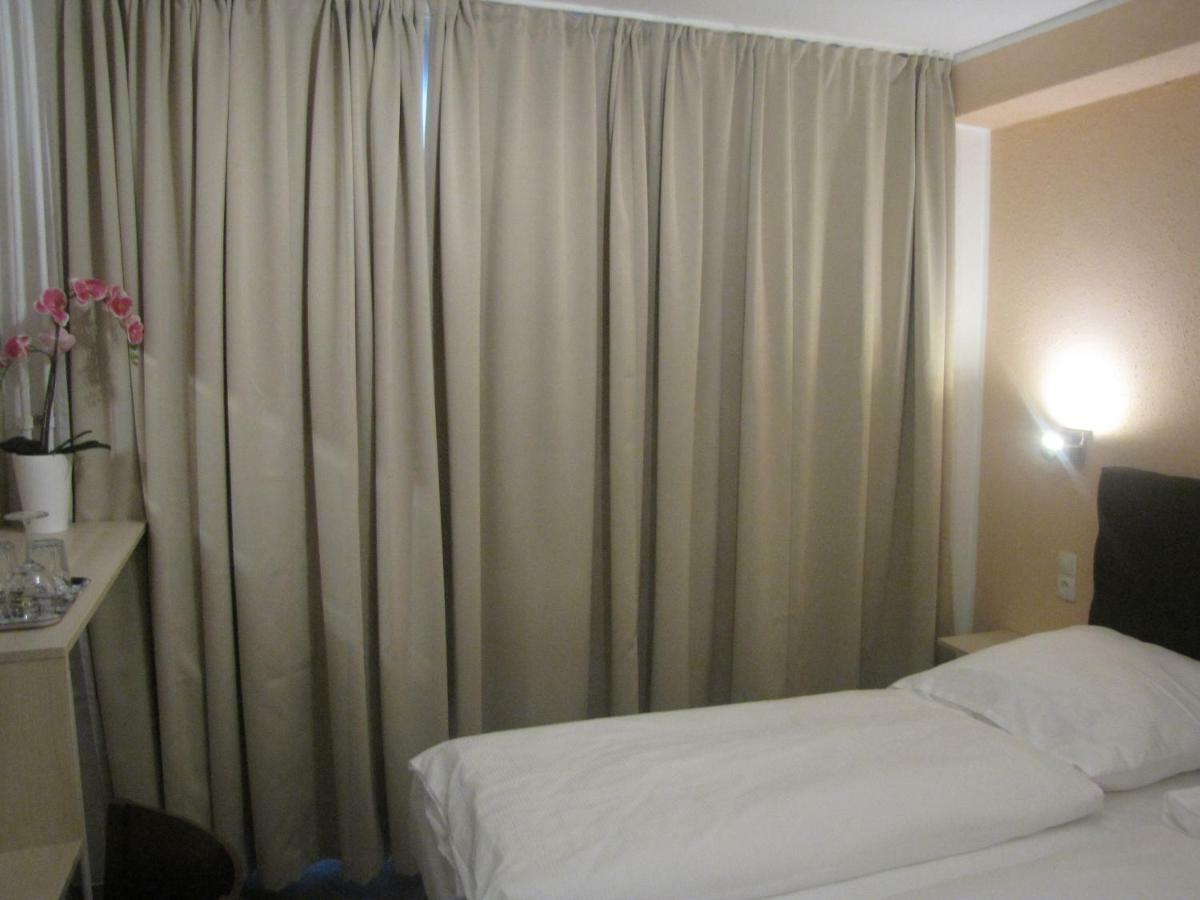 Milano Hotel Hamburg Bagian luar foto