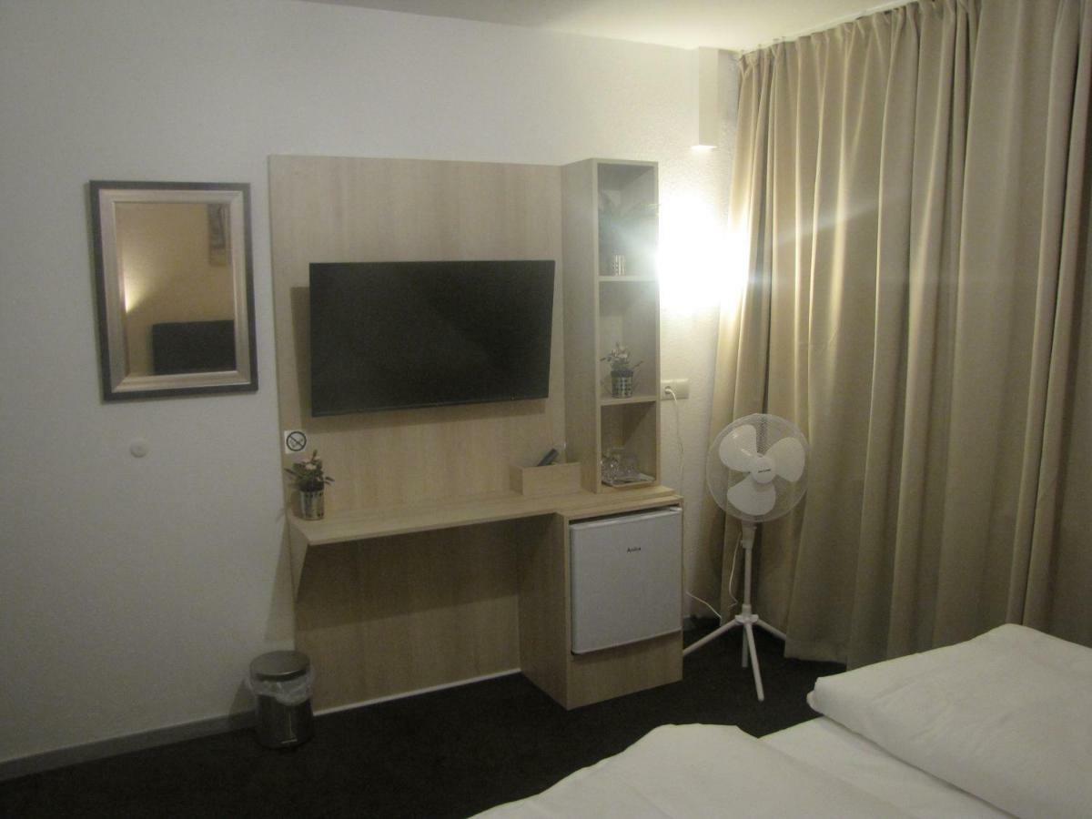 Milano Hotel Hamburg Bagian luar foto